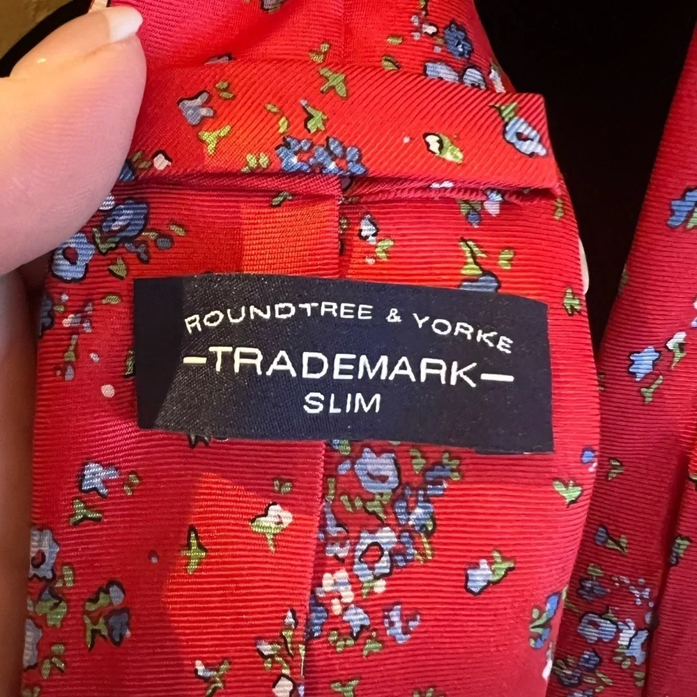 Roundtree & Yorke Tie 100% Silk Men's Red Floral Necktie